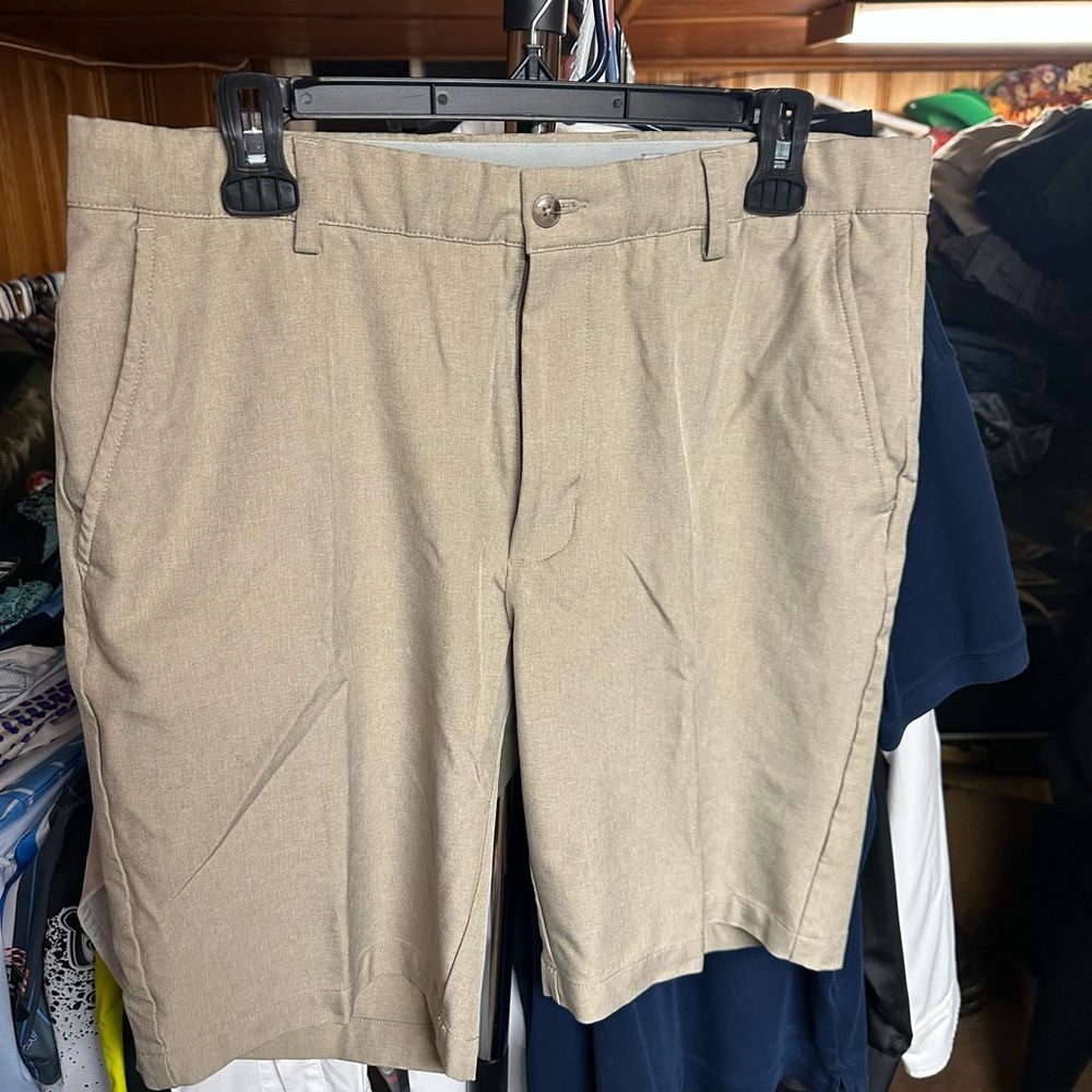 Men’s golf shorts